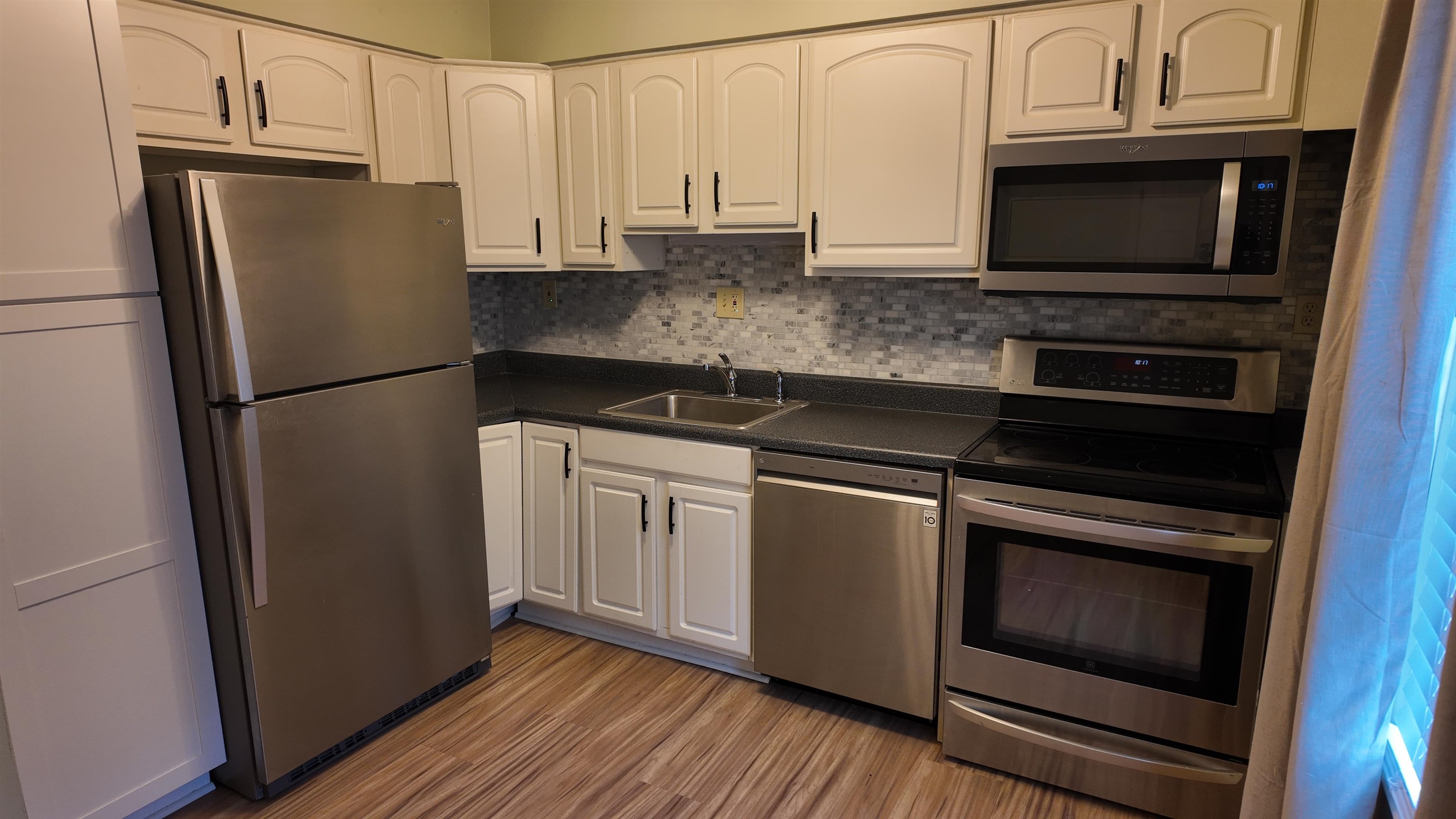 1462 Dover Road Spartanburg, SC 29301 - Photo 7 of 30 Modern appliances & cabinetry.
