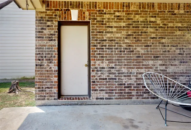 a view of entryway and hall