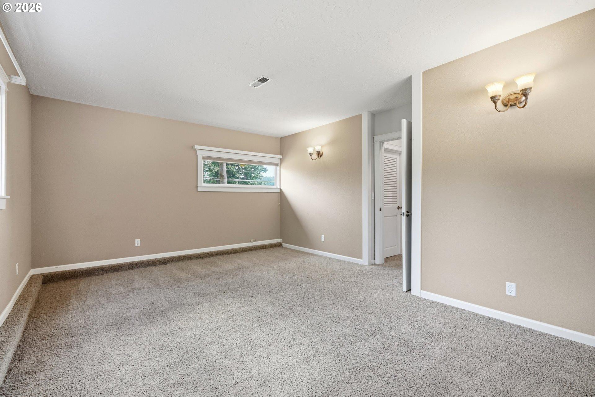 13166 Southeast Ridgecrest Road Happy Valley, OR 97086 - Photo 12 of 35 Gallery Image 12