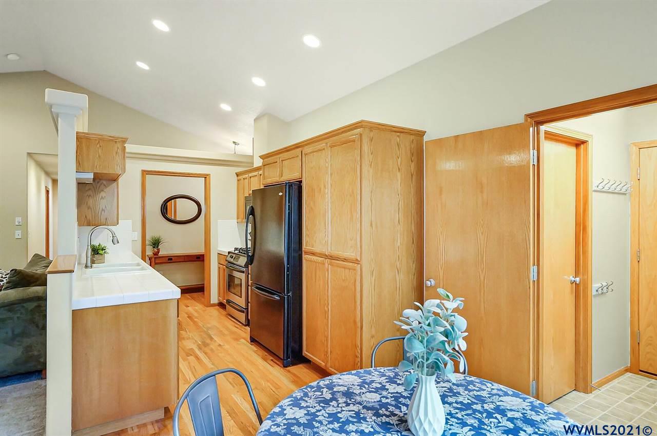 2077 Chase Loop Southwest Albany, OR 97321 - Photo 12 of 42