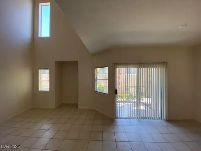 $1,825 | 2152 Jade Creek Street, Unit 104, Las Vegas, NV 89117