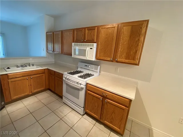 $1,825 | 2152 Jade Creek Street, Unit 104, Las Vegas, NV 89117