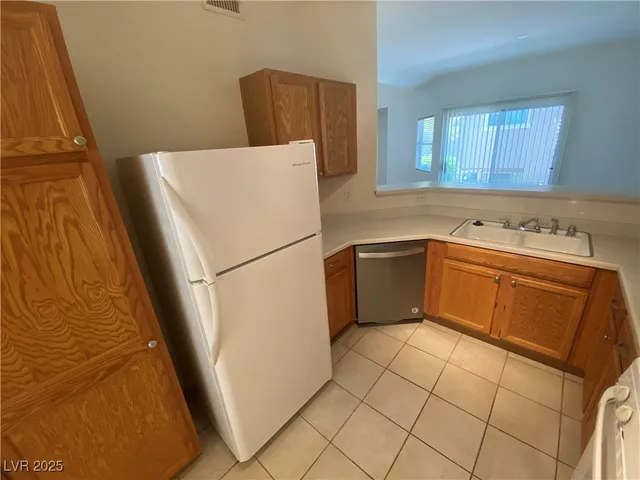 $1,825 | 2152 Jade Creek Street, Unit 104, Las Vegas, NV 89117