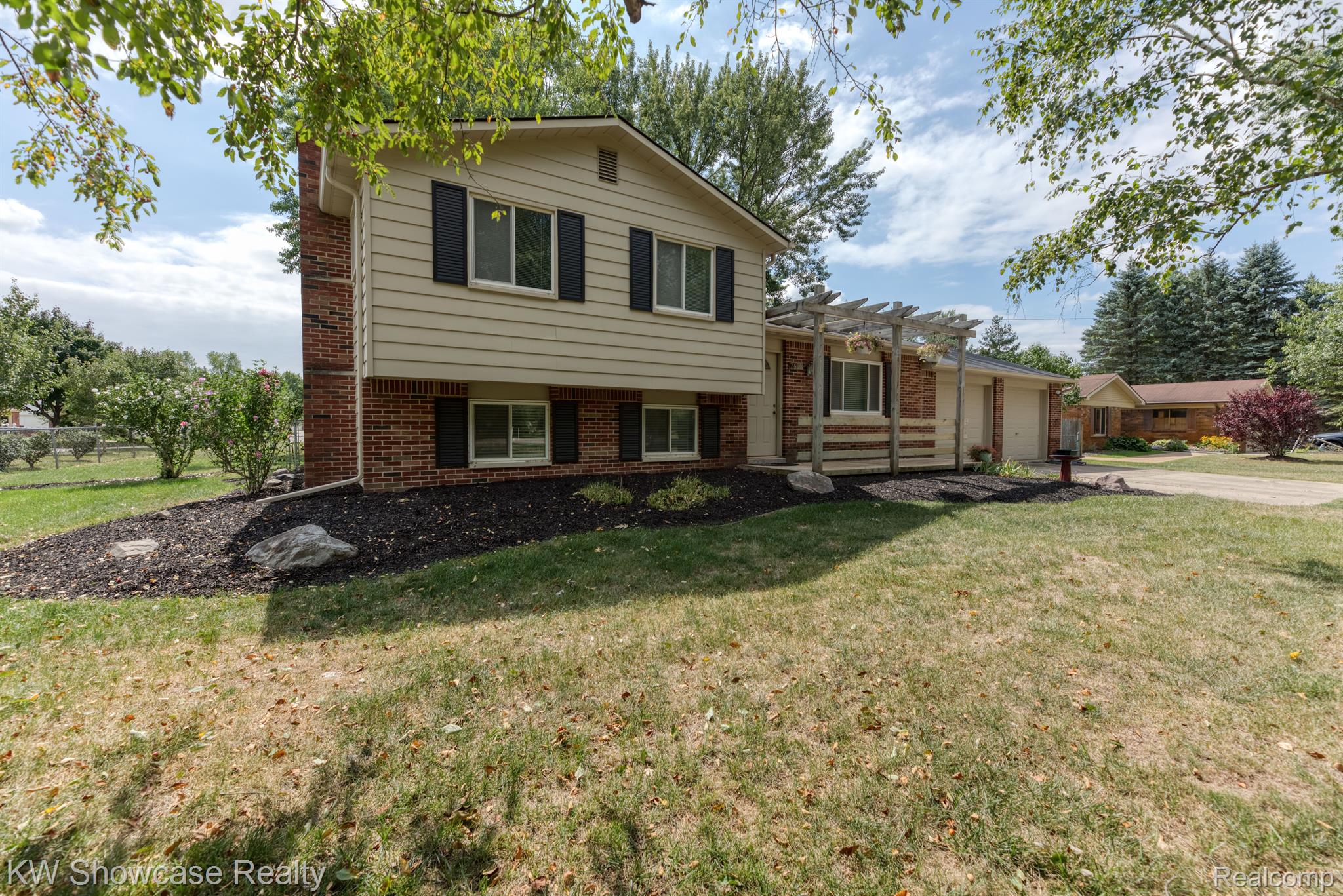 2605 Potter Road Wixom, MI 48393 - Photo 1 of 29 Gallery Image 1