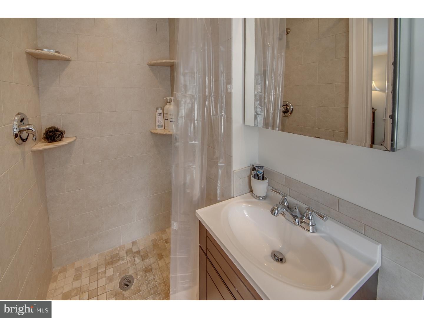 403 Golfview Road Wallingford, PA 19086 - Photo 17 of 25 Master Bathroom