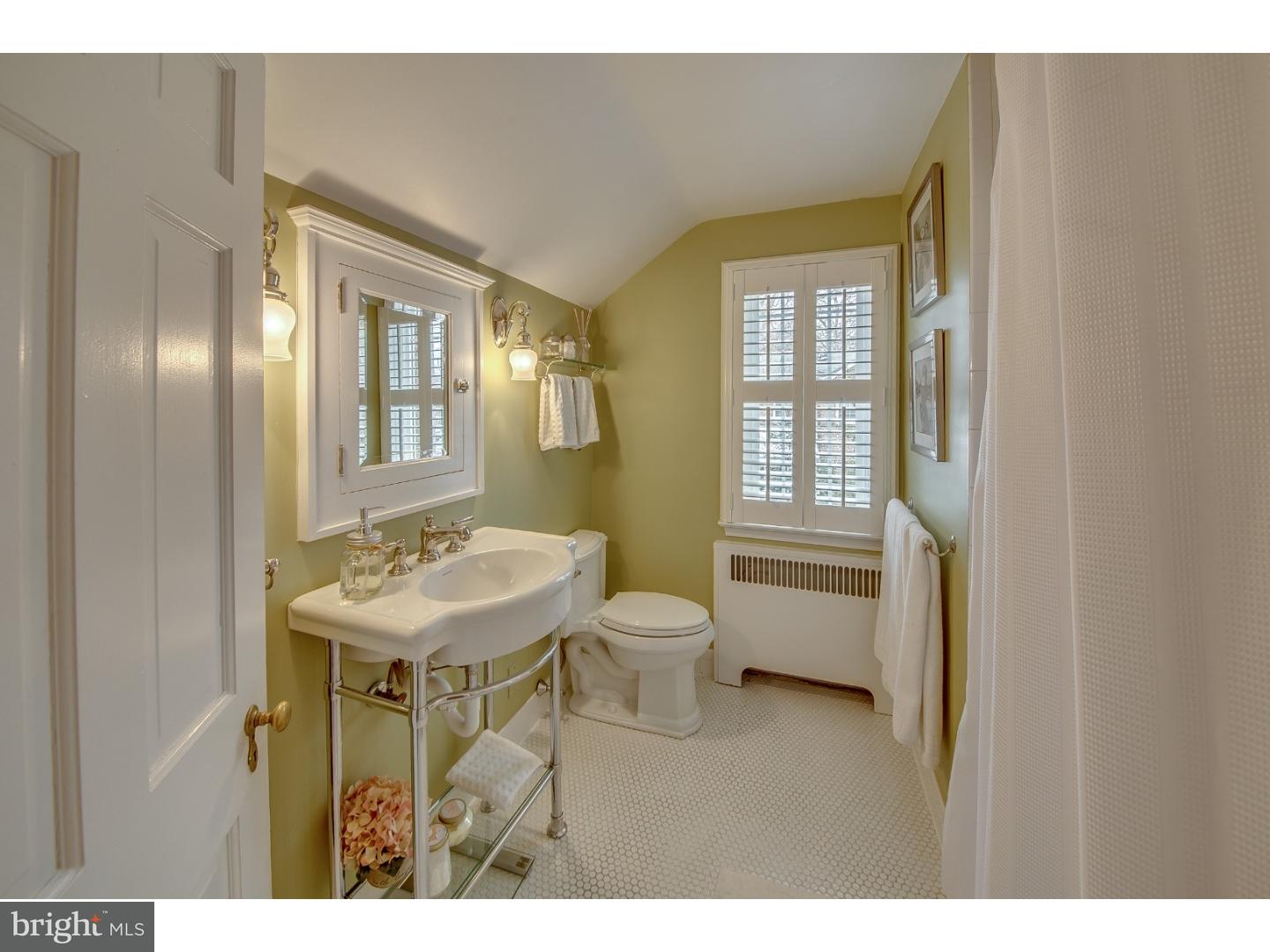 403 Golfview Road Wallingford, PA 19086 - Photo 21 of 25 Bathroom