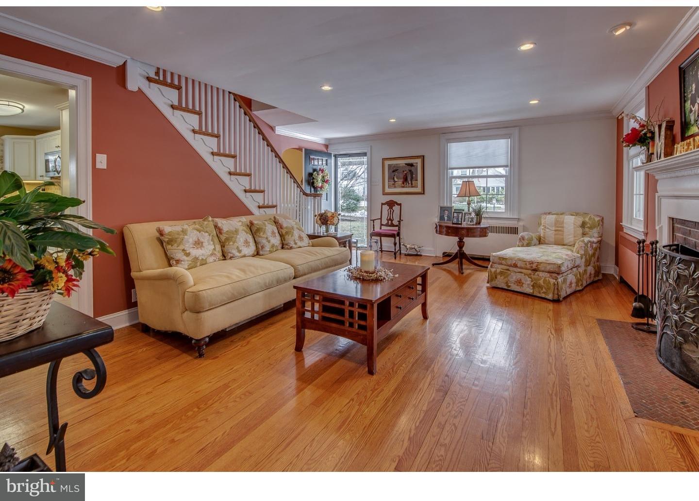 403 Golfview Road Wallingford, PA 19086 - Photo 4 of 25 Living Room