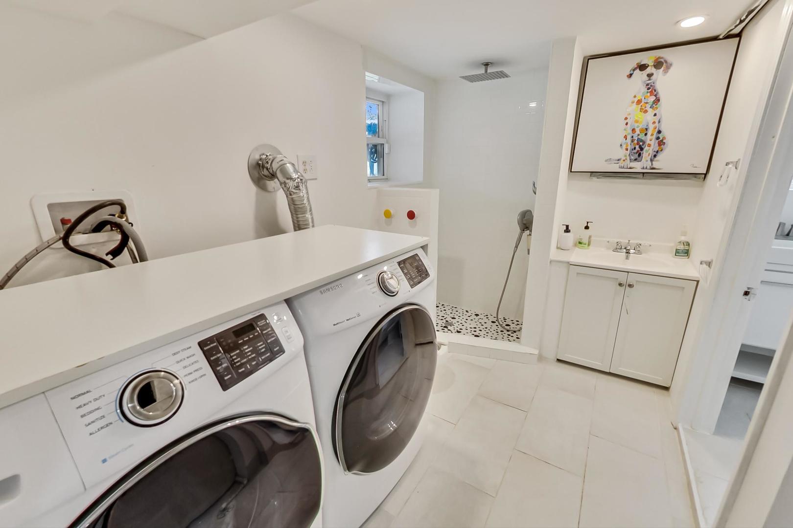 4015 West Addison Street Chicago, IL 60641 - Photo 19 of 30 a utility room with dryer and washer