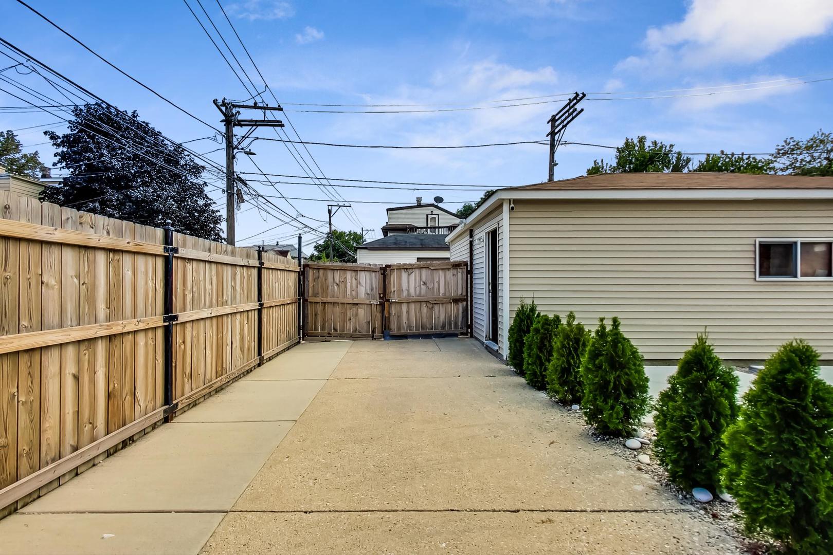 4015 West Addison Street Chicago, IL 60641 - Photo 27 of 30 a view of a garage