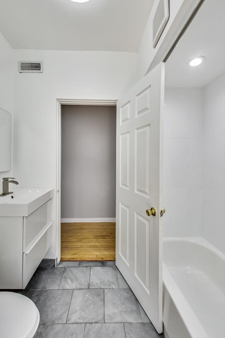 4015 West Addison Street Chicago, IL 60641 - Photo 10 of 30 a view of bathroom with bathtub shower and bathtub