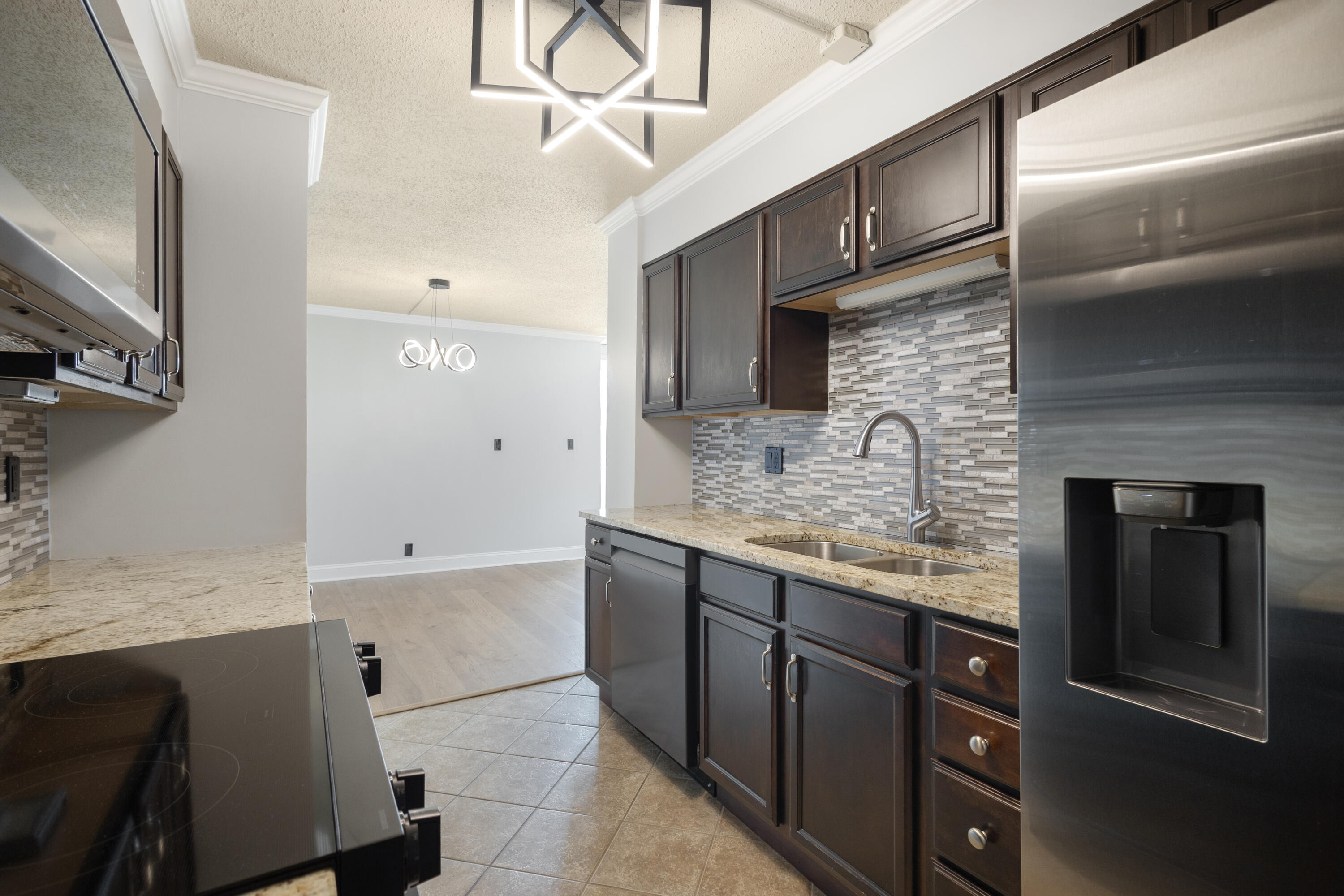 1131 Stringers Ridge Road, Unit 9J Chattanooga, TN 37405 - Photo 10 of 47 Kitchen