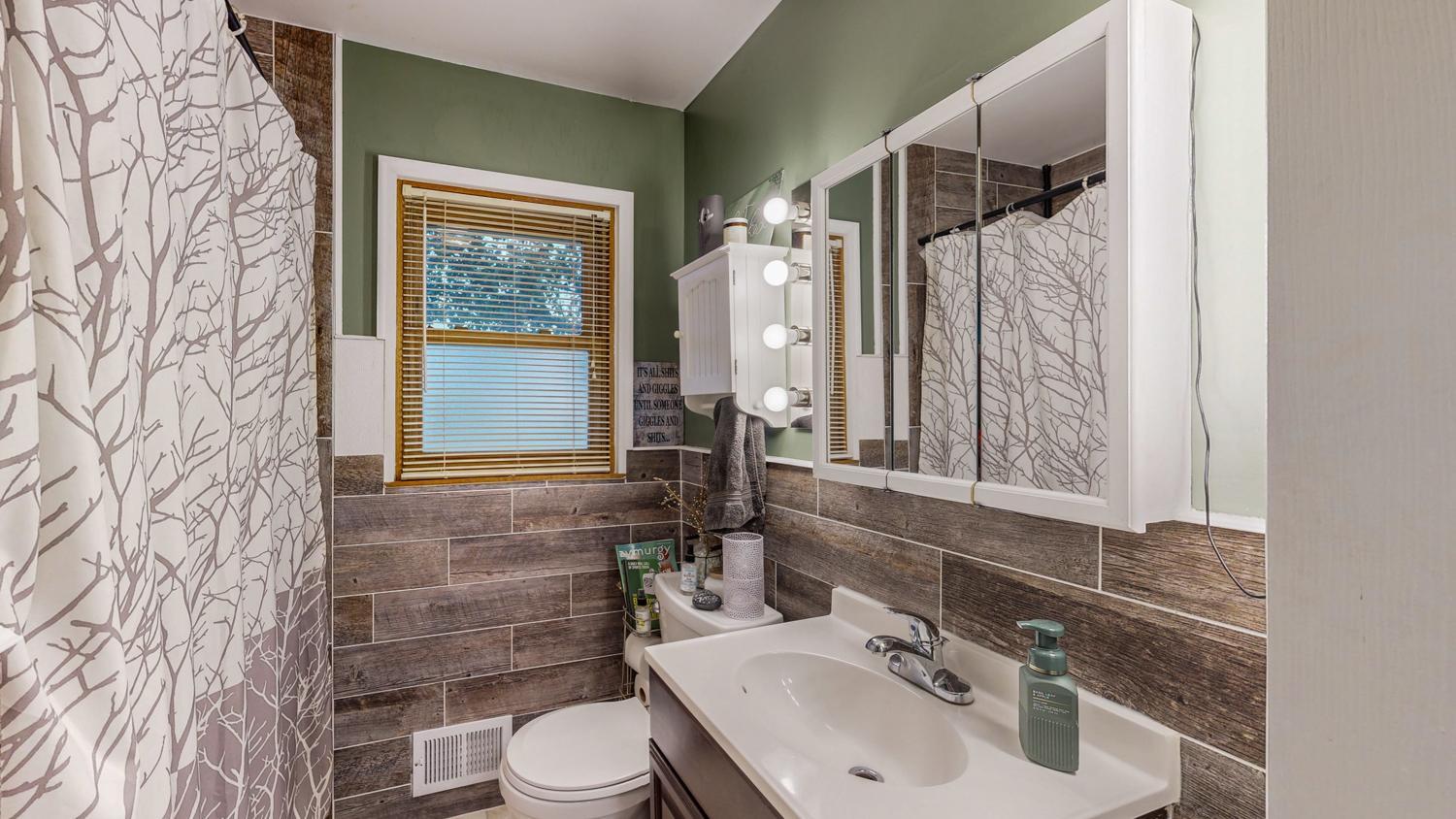 1508 16 1/2 Avenue Northwest Rochester, MN 55901 - Photo 14 of 37