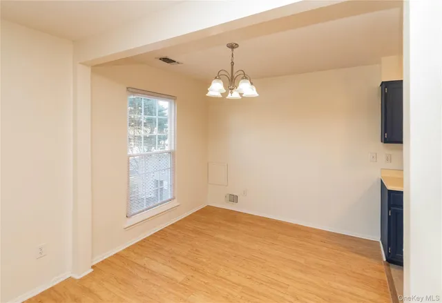 a view of empty room with window