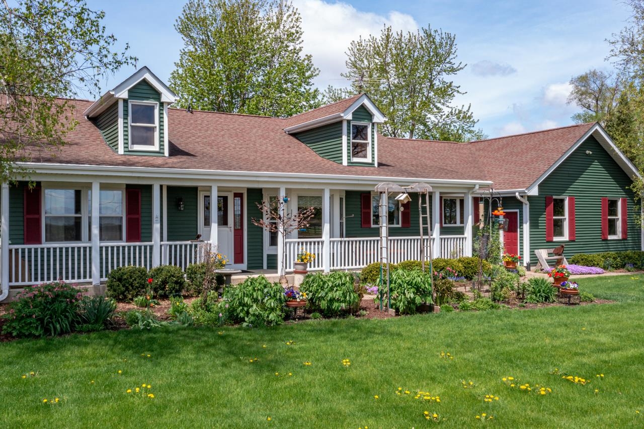 3013 Pagles Road Harvard, IL 60033 - Photo 2 of 35 a view of a house with garden and garden