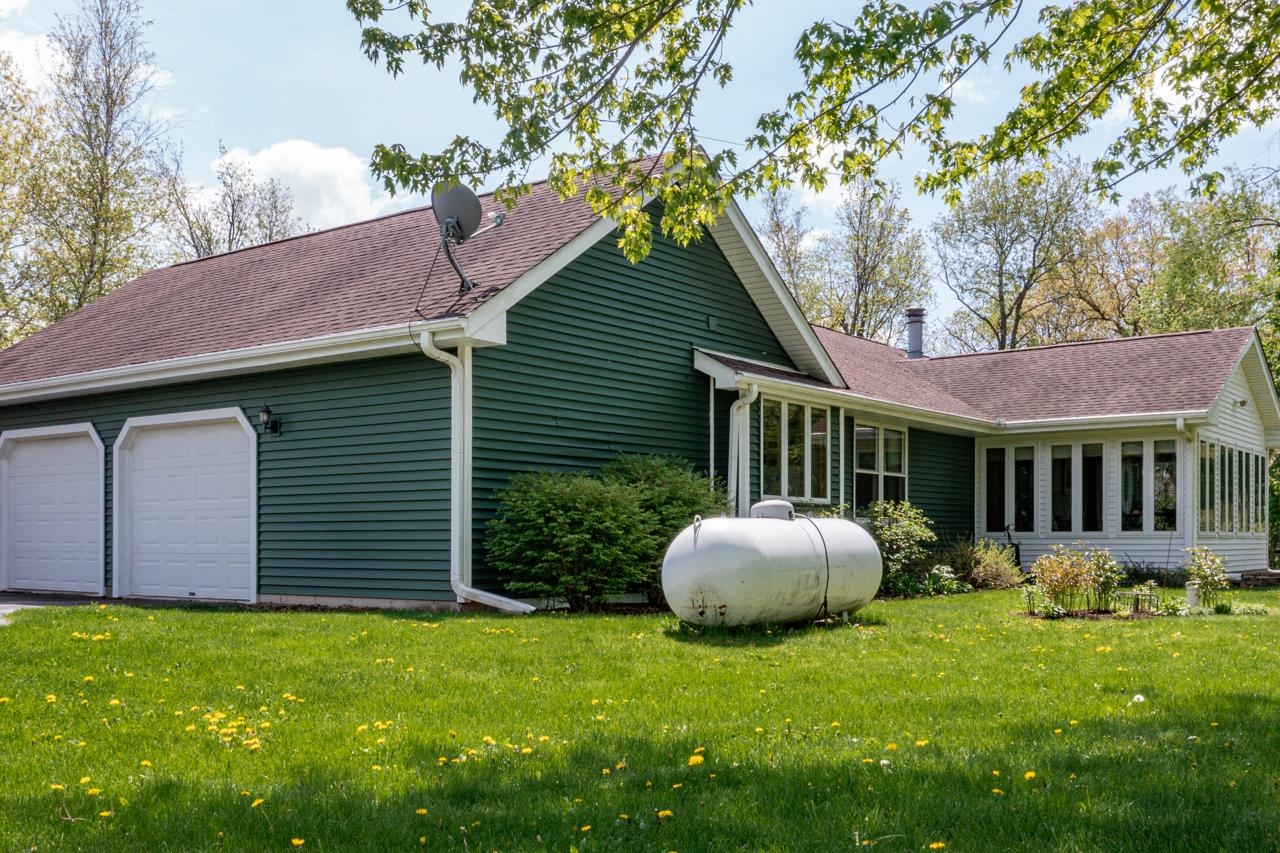 3013 Pagles Road Harvard, IL 60033 - Photo 32 of 35 a view of a house with a backyard