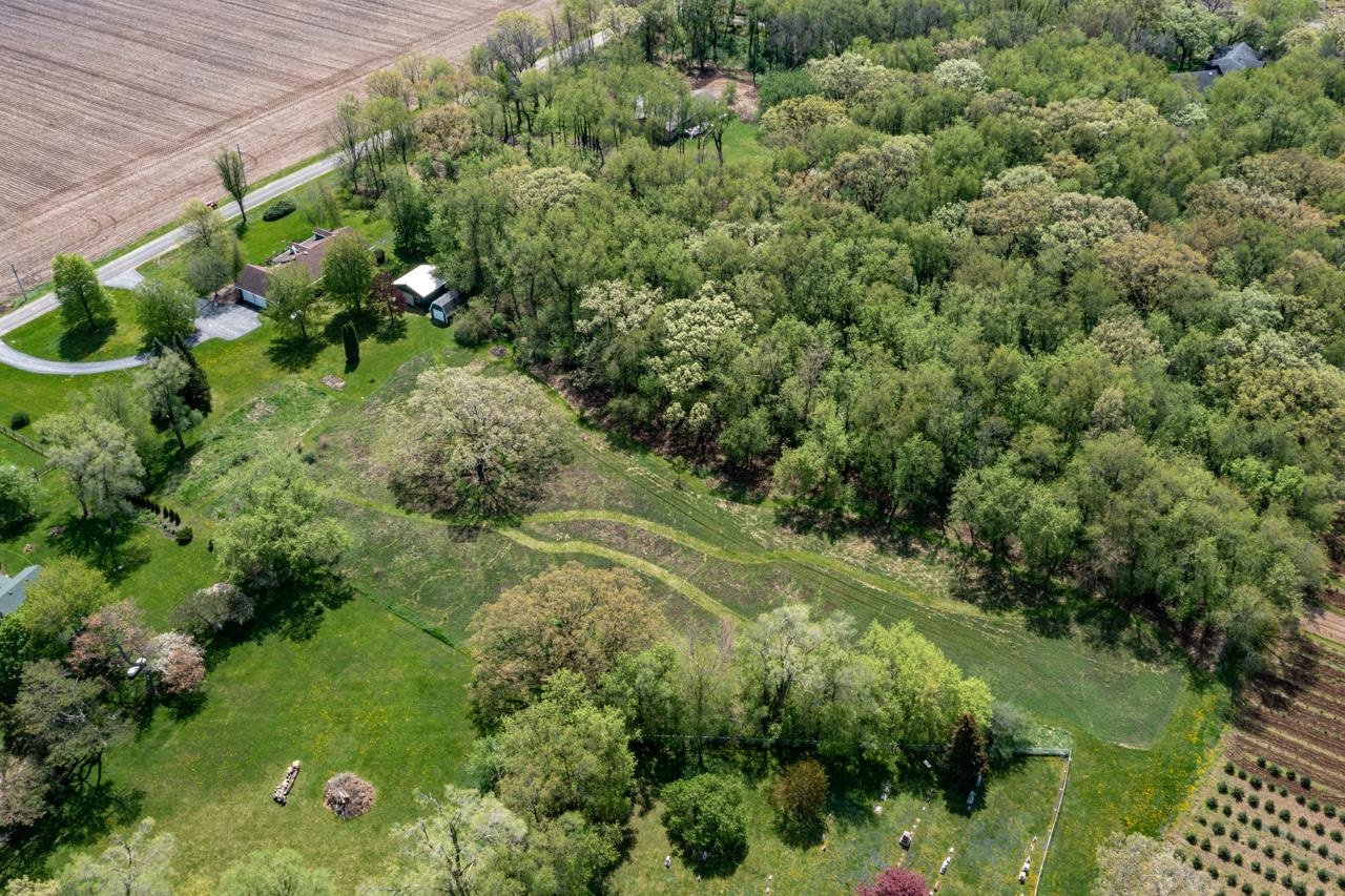 3013 Pagles Road Harvard, IL 60033 - Photo 34 of 35 a view of a garden with plants