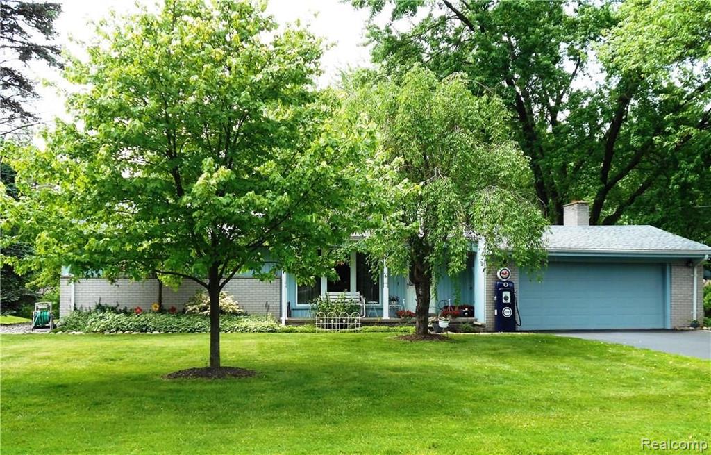 28313 Westerleigh Road Farmington Hills, MI 48334 - Photo 1 of 34