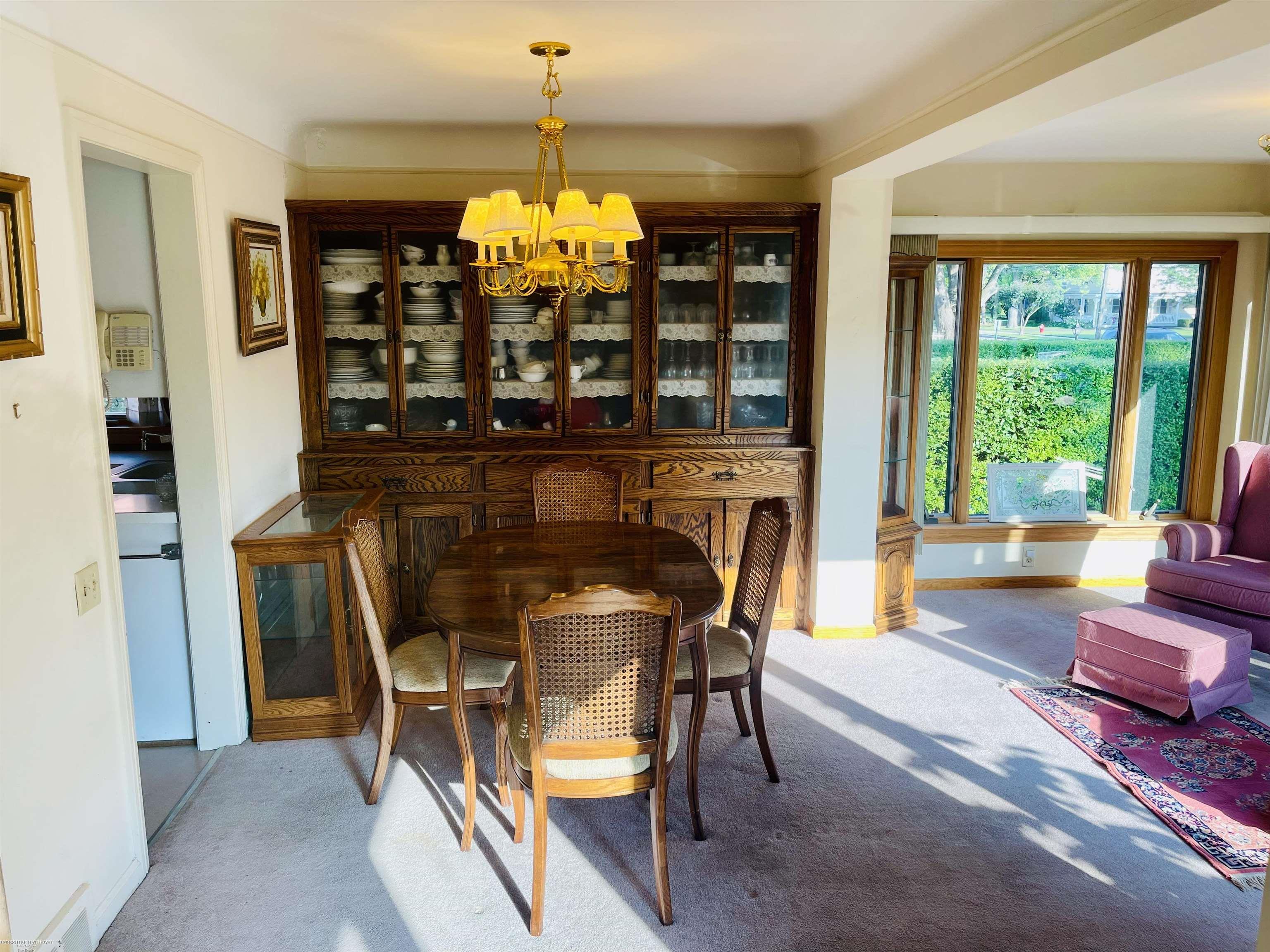 69 Vernier Road Grosse Pointe, MI 48236 - Photo 7 of 20 50116008-6.JPG