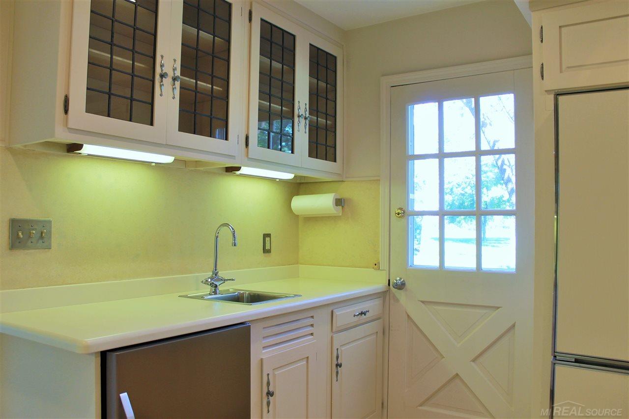 350 Moross Road Grosse Pointe, MI 48236 - Photo 36 of 70 31306320-35.JPG