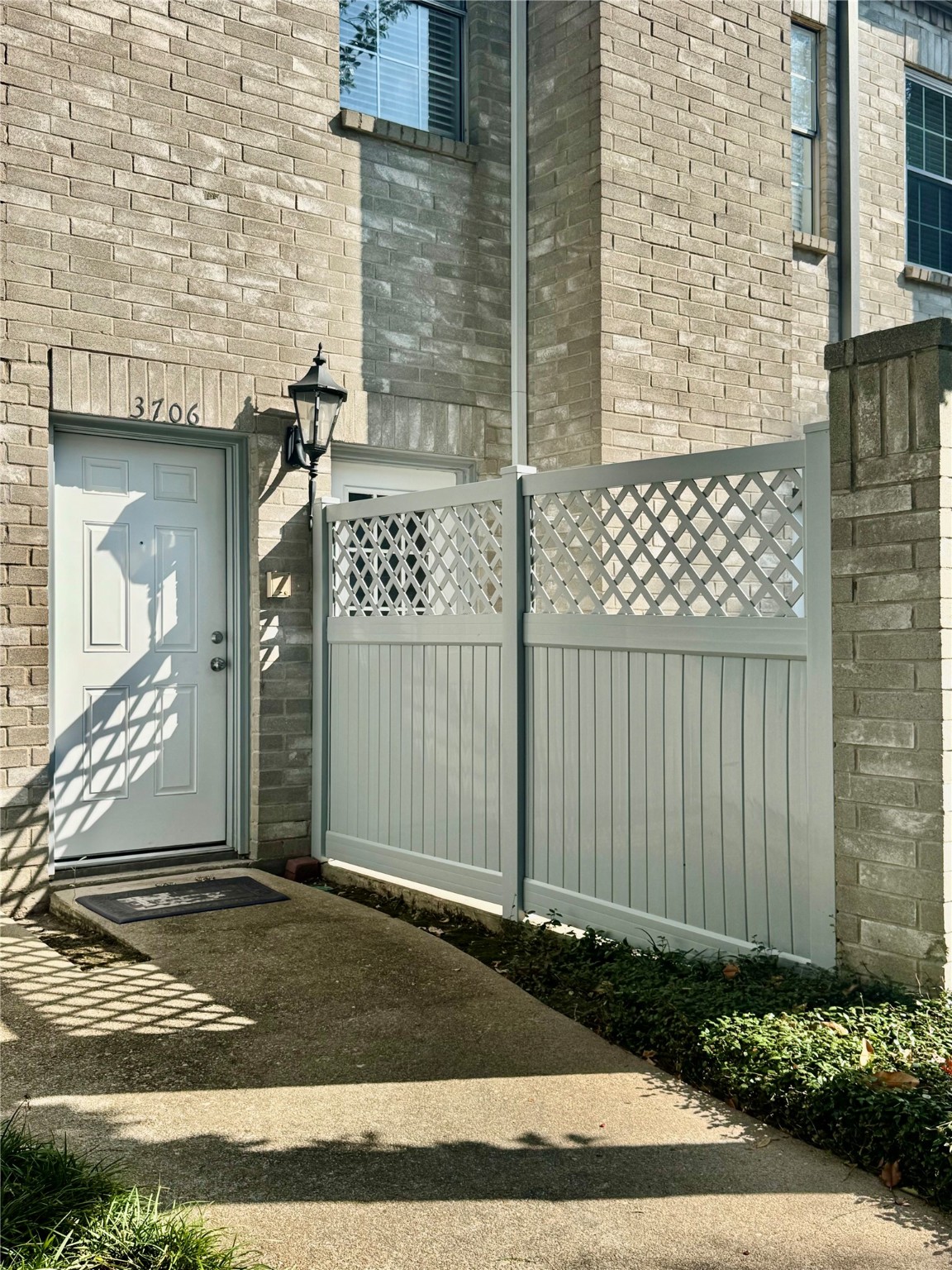 a view of a brick house with brick walls