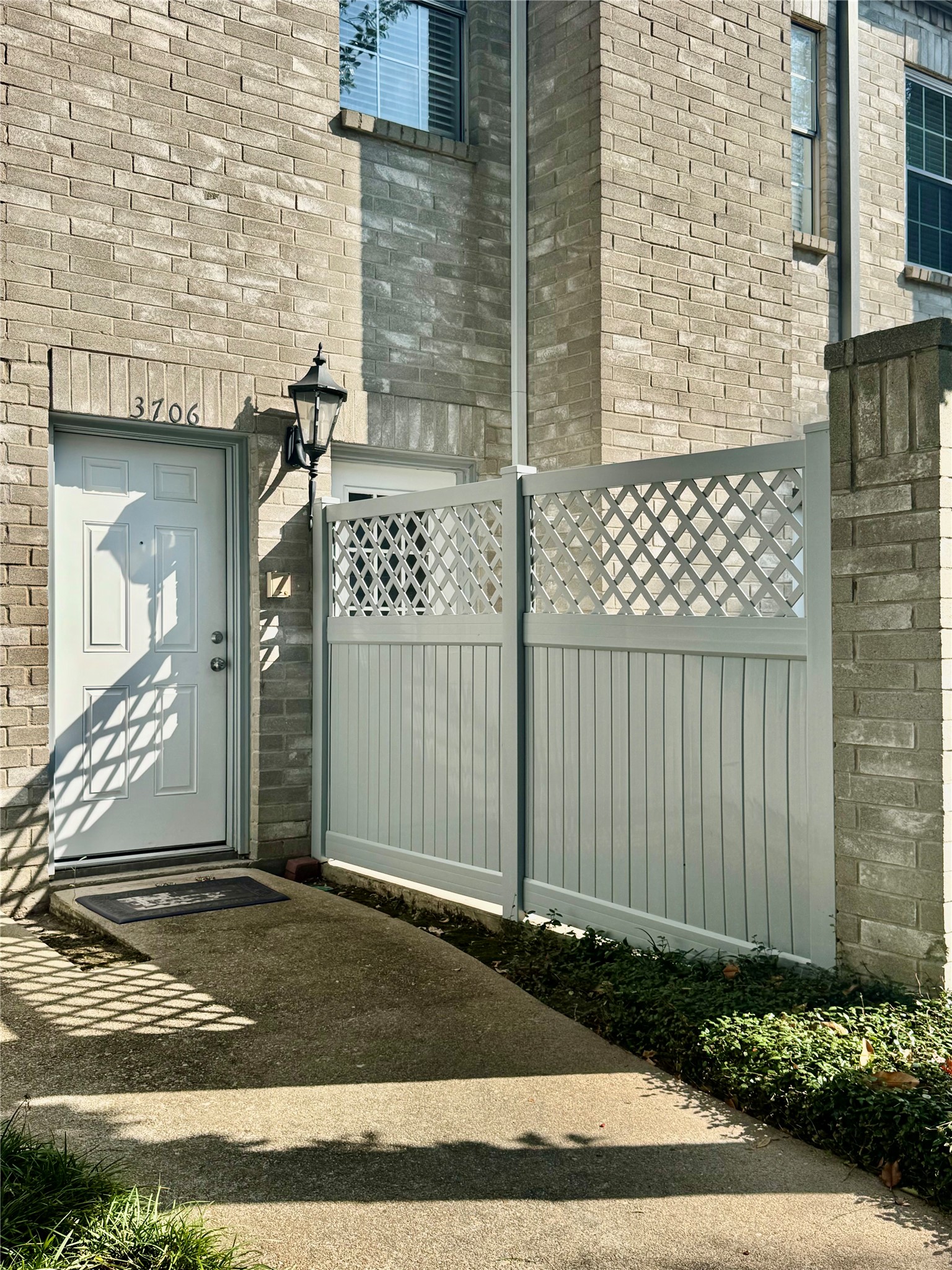 a view of a brick house with brick walls