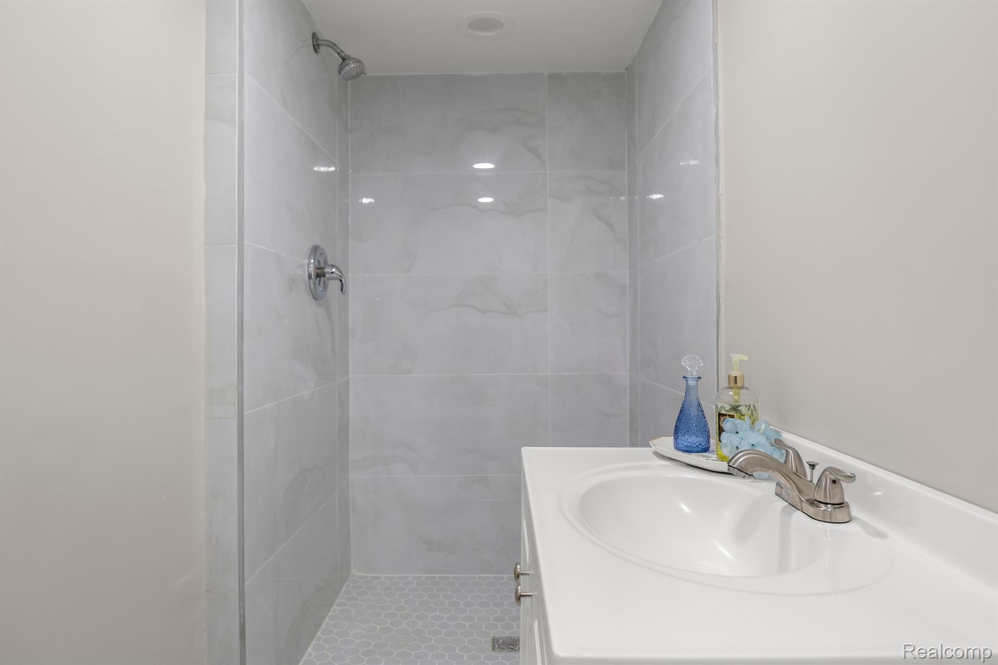 14629 Greenview Road Detroit, MI 48223 - Photo 24 of 36 Gallery Image 24