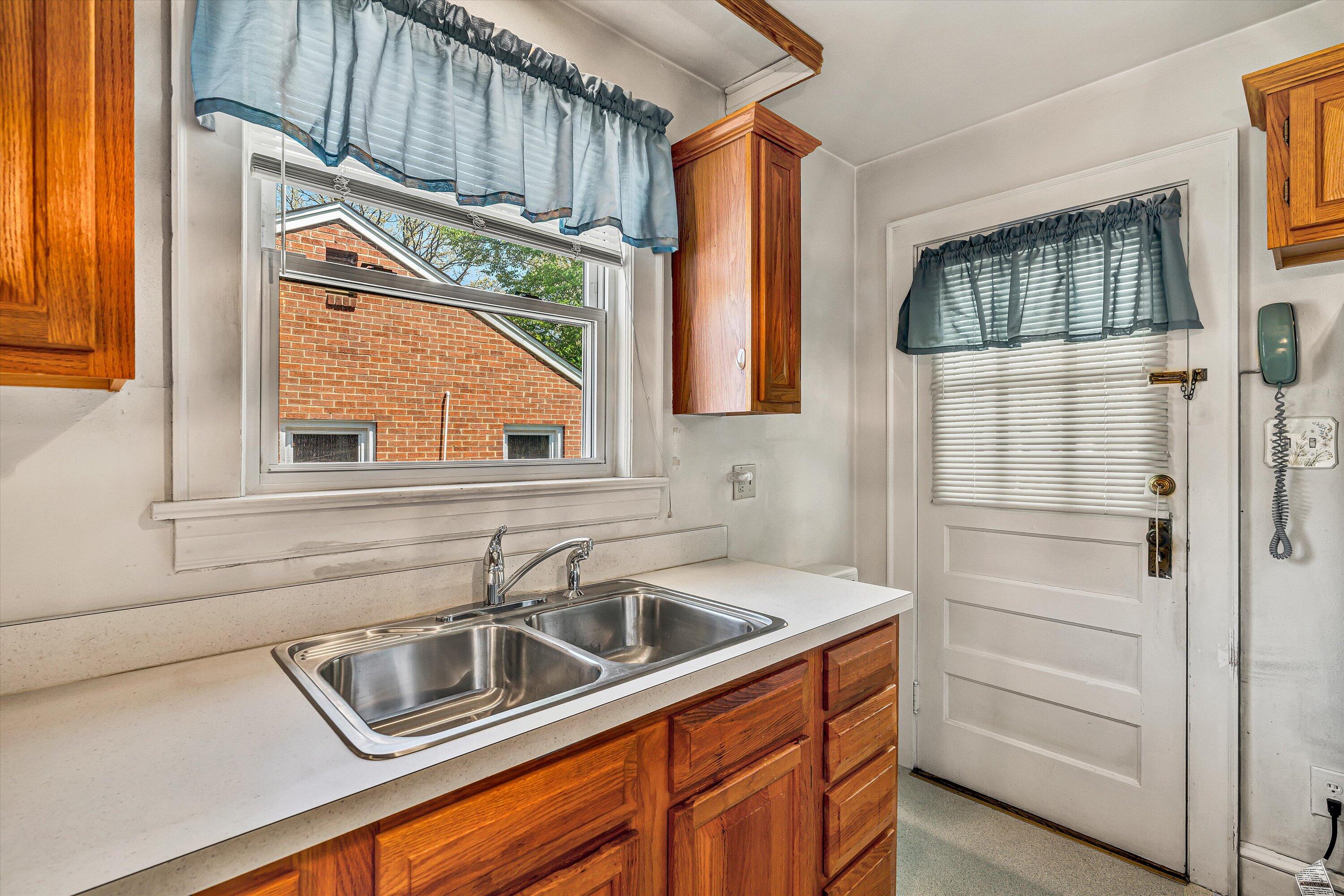 1822 Arden Road Southwest Roanoke, VA 24015 - Photo 10 of 32 10-SGM-09201