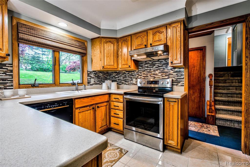 32671 West Eleven Mile Road Farmington Hills, MI 48336 - Photo 15 of 35