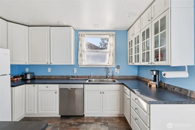 $575,000 | 3222 Kromer Avenue, Everett, WA 98201