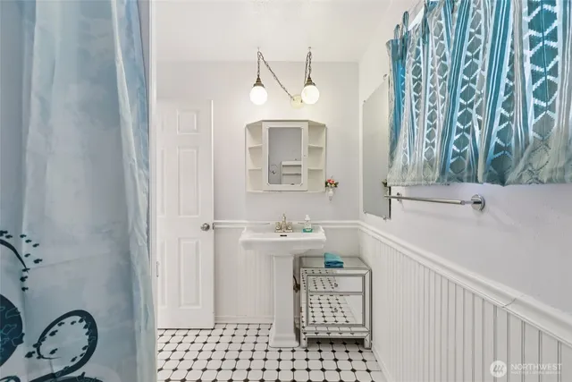 $575,000 | 3222 Kromer Avenue, Everett, WA 98201