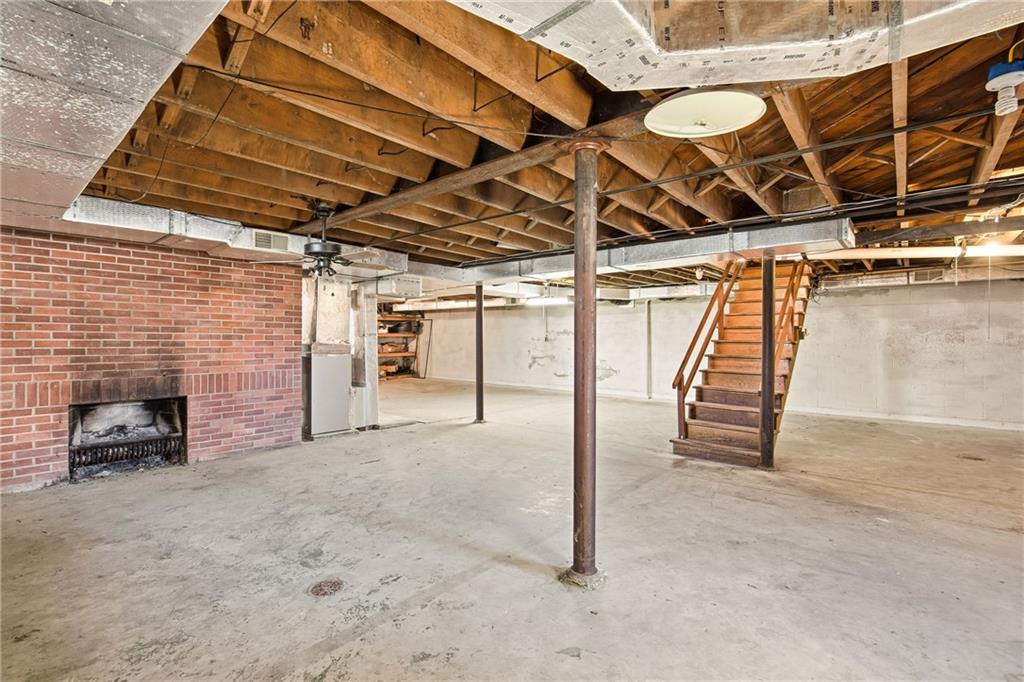 372 Lincoln Street Somerset, PA 15501 - Photo 39 of 50 a view of an empty room with wooden floor