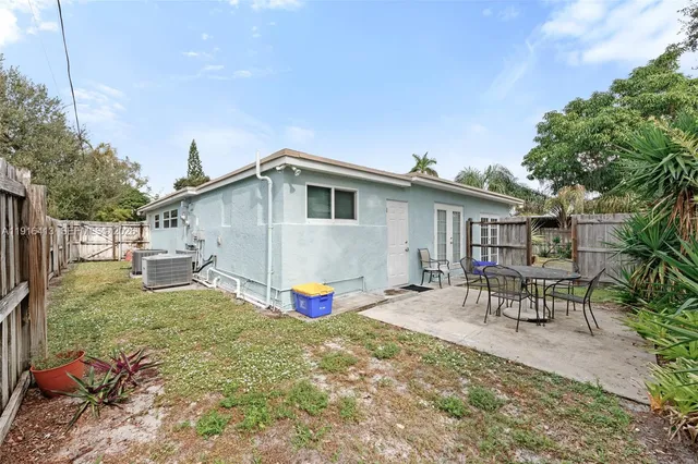 $2,300 | 112 Milton Street, Unit 112, Lantana, FL 33462