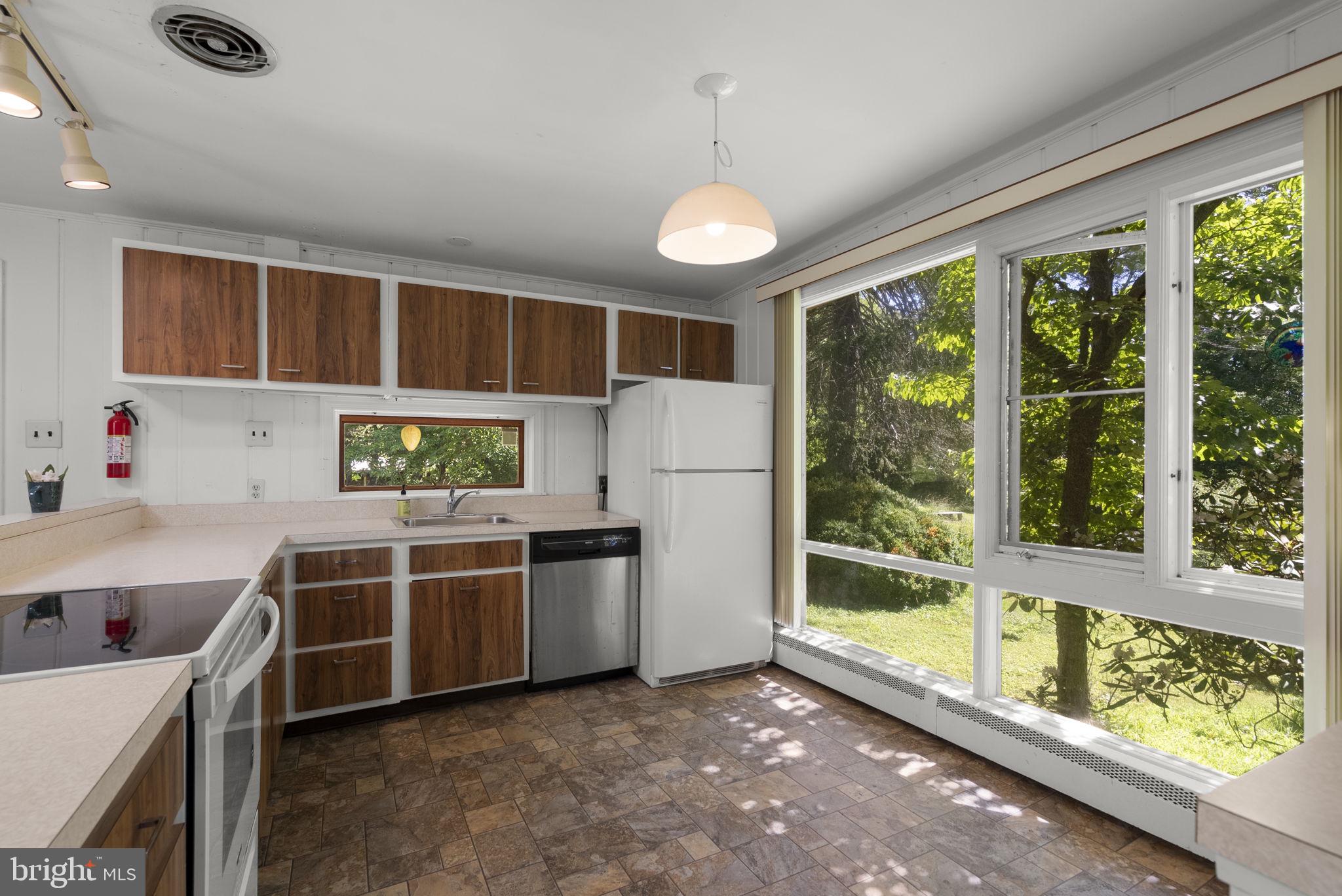 4376 Rte 97 Avenue Brookeville, MD 20833 - Photo 11 of 70 Kitchen