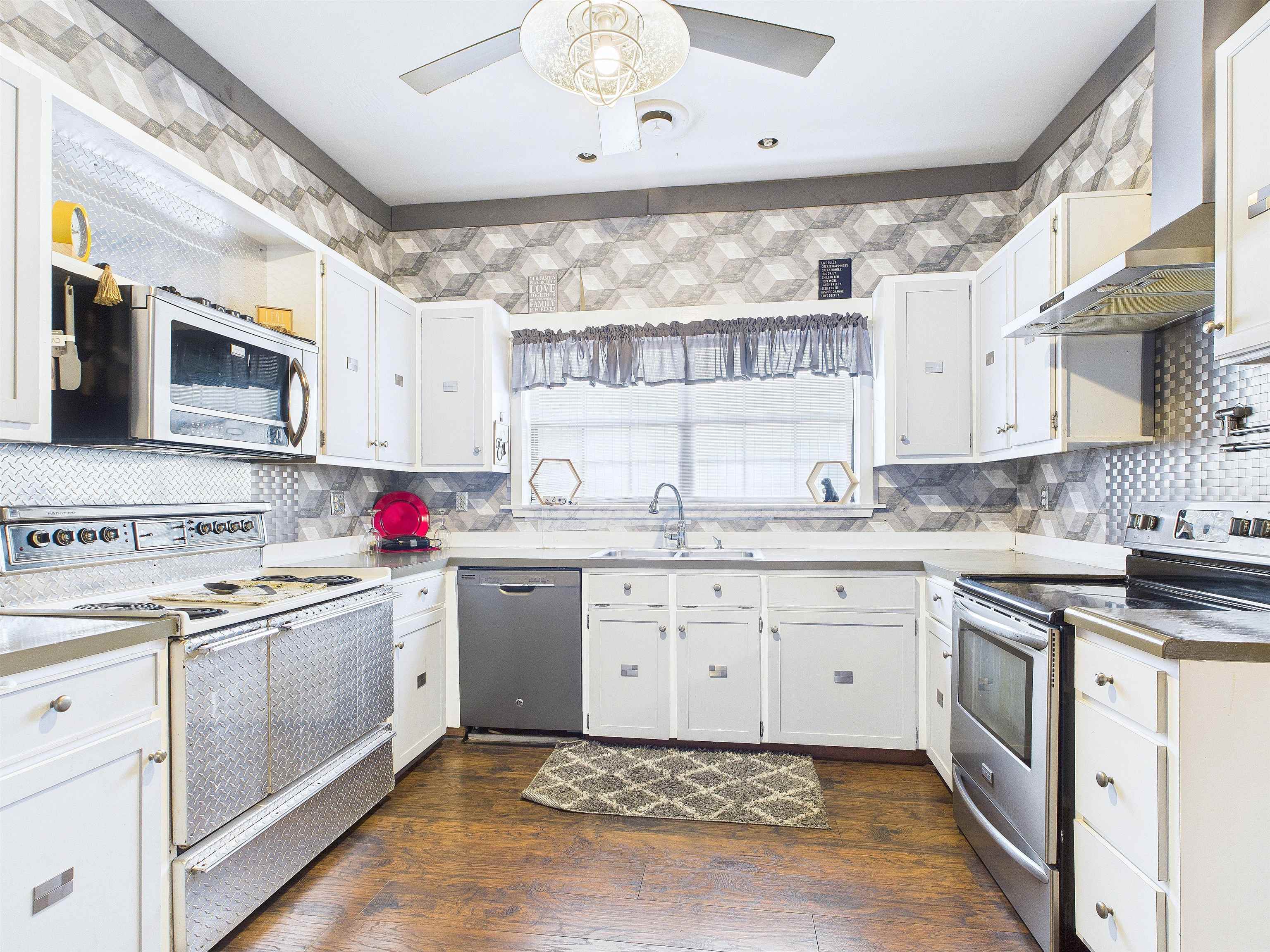 608 Plantation Road Perry, FL 32348 - Photo 3 of 27