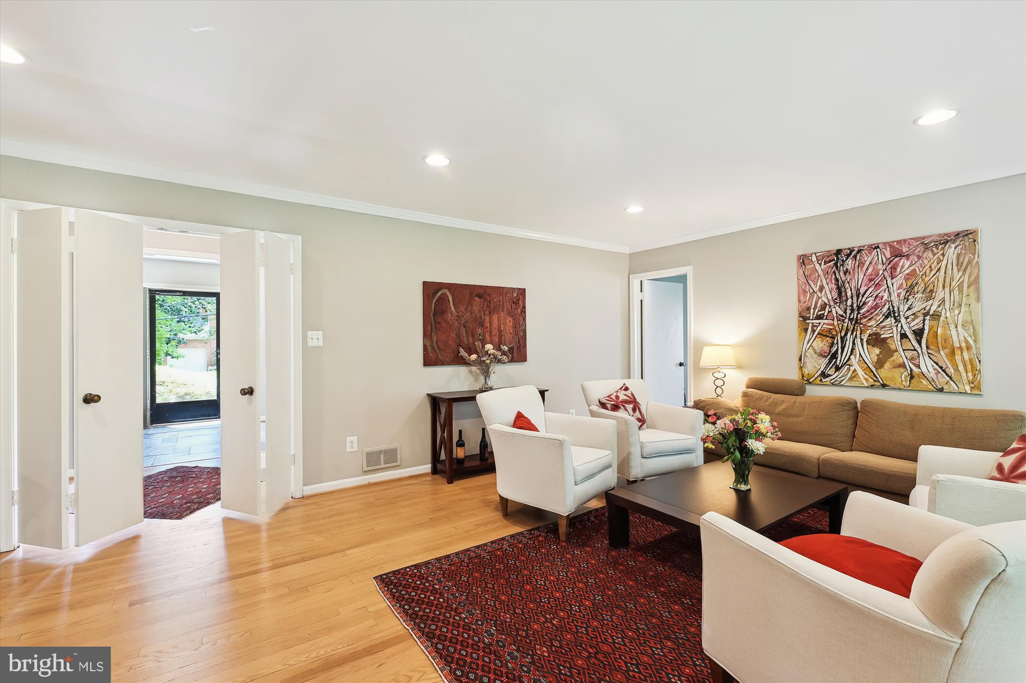 6324 Lenox Road Bethesda, MD 20817 - Photo 12 of 40 Family Room (23'x15')