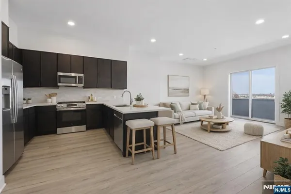$2,900 | 487 Market Street, Unit 201, Saddle Brook, NJ 07663