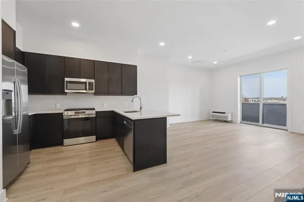 $2,900 | 487 Market Street, Unit 201, Saddle Brook, NJ 07663