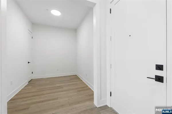 $2,900 | 487 Market Street, Unit 201, Saddle Brook, NJ 07663