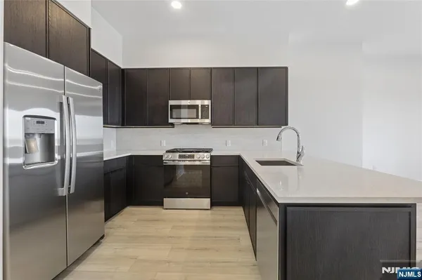 $2,900 | 487 Market Street, Unit 201, Saddle Brook, NJ 07663