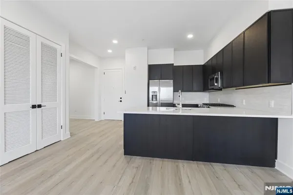 $2,900 | 487 Market Street, Unit 201, Saddle Brook, NJ 07663