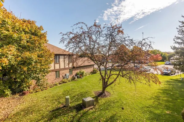 a view of back yard of the house