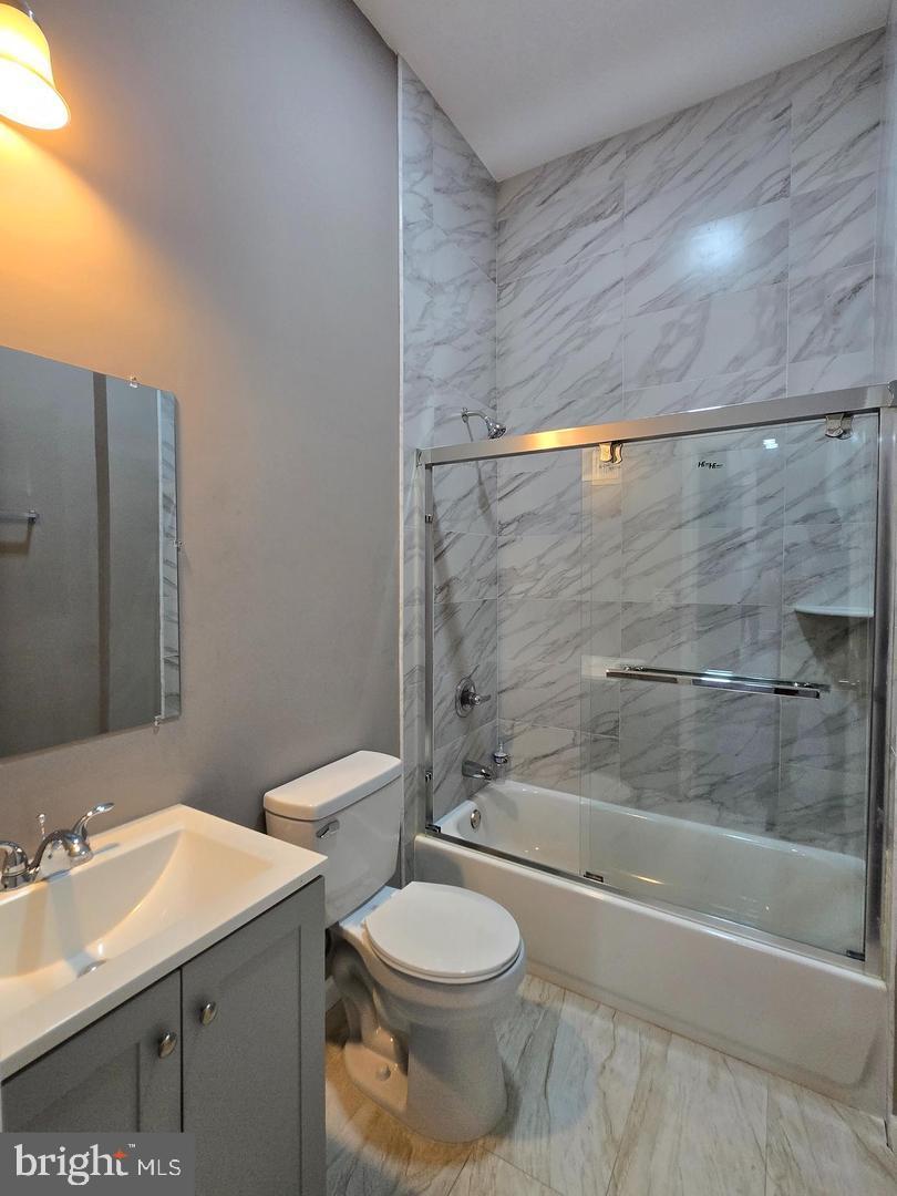 1218 North 16th Street Philadelphia, PA 19121 - Photo 11 of 33 a bathroom with a sink toilet and shower