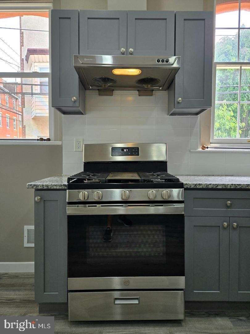 1218 North 16th Street Philadelphia, PA 19121 - Photo 6 of 33 a stove top oven sitting inside of a kitchen