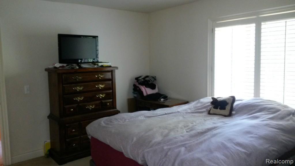 21154 Gill Road Farmington Hills, MI 48335 - Photo 23 of 37