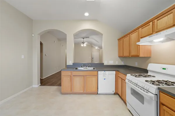 $1,800 | 19907 Parkstone Bend Lane, Katy, TX 77449
