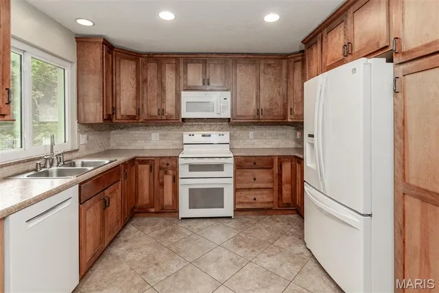 $327,000 | 11042 Wylestone Court, St. Louis, MO 63126