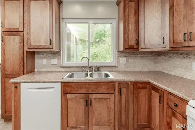 $327,000 | 11042 Wylestone Court, St. Louis, MO 63126