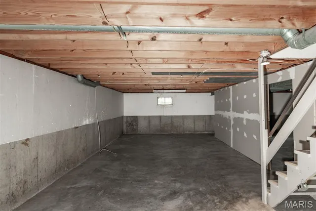 $327,000 | 11042 Wylestone Court, St. Louis, MO 63126