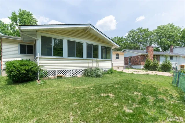 $327,000 | 11042 Wylestone Court, St. Louis, MO 63126