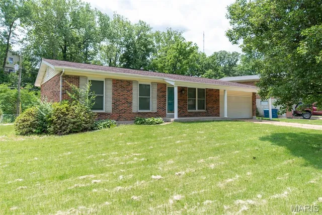 $327,000 | 11042 Wylestone Court, St. Louis, MO 63126